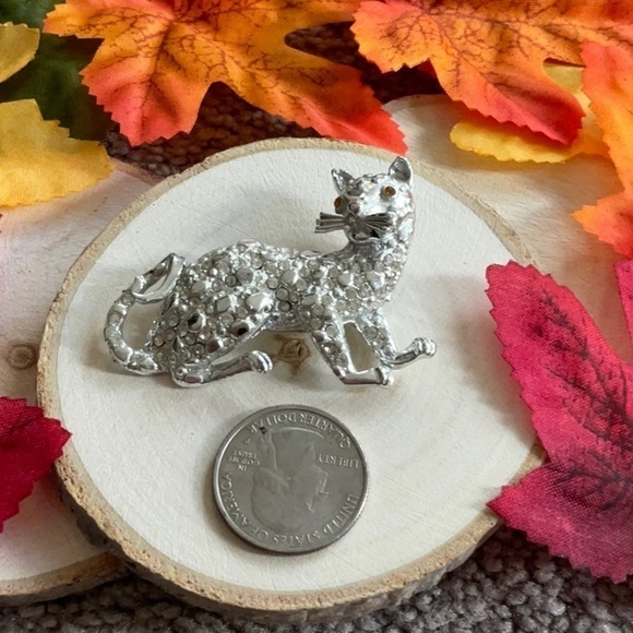 VINTAGE SILVER RHINESTONE CAT BROOCH - Picture 3 of 4